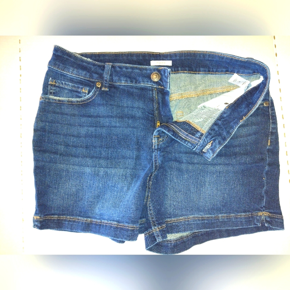 Woman's shorts size 14